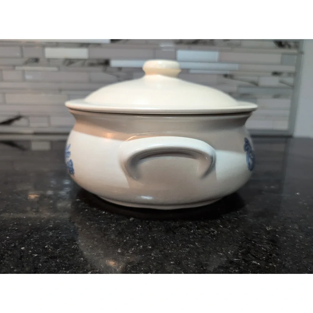 EUC PFALTZGRAFF YORKTOWNE BLUE 2QT ROUND CASSEROLE COVERED SERVING BOWL WITH LID